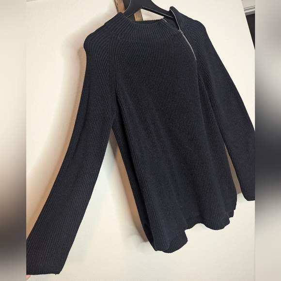 Banana Republic Oversized Sweater - Picture 3 of 3